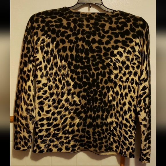 *Animal Print Top - Picture 4 of 4